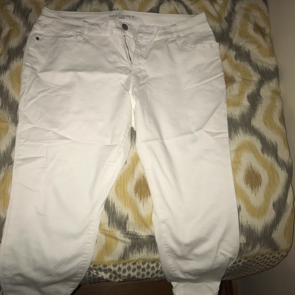 White ankle jeans